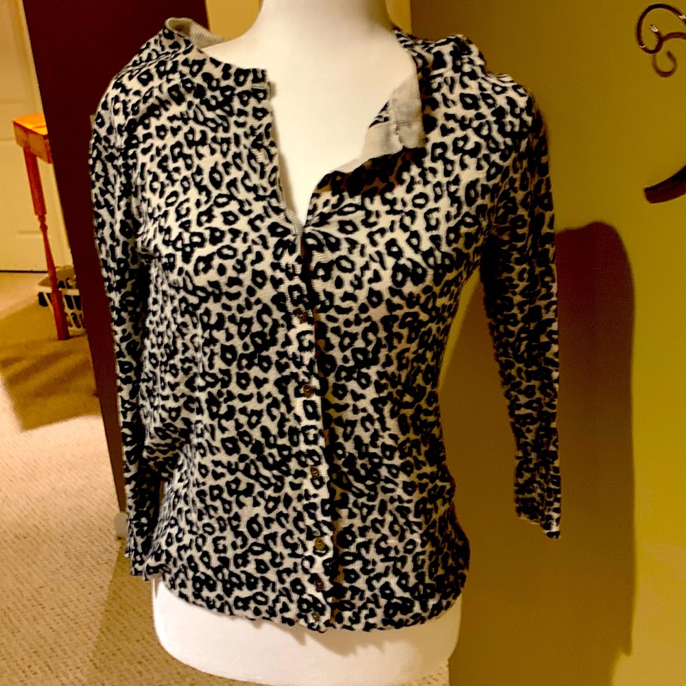 Ann Loft lightweight cheetah print button up sweater